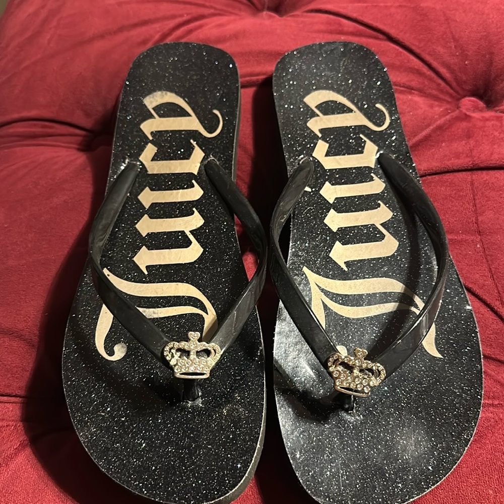 Juicy couture flip flops